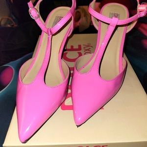 Size 9M, Pink, Tee strap,